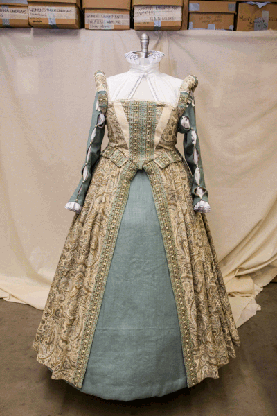360-degree view of the gown