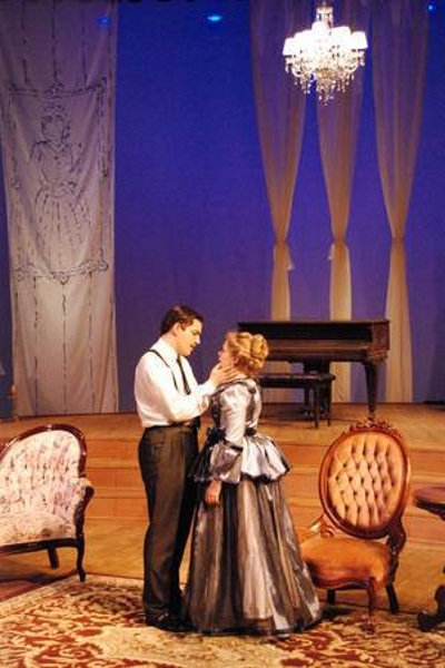 The bodice onstage